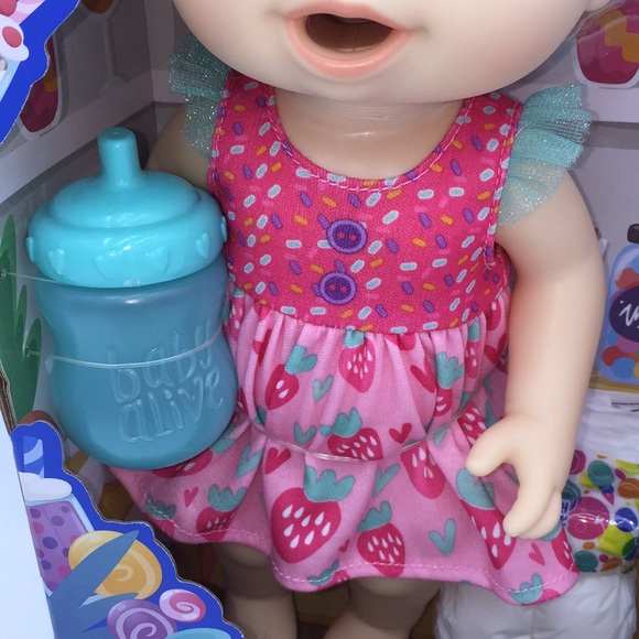 Baby Alive Strawberry Shake Magical Mixer Interactive Baby Doll with Ble… - Picture 3 of 12